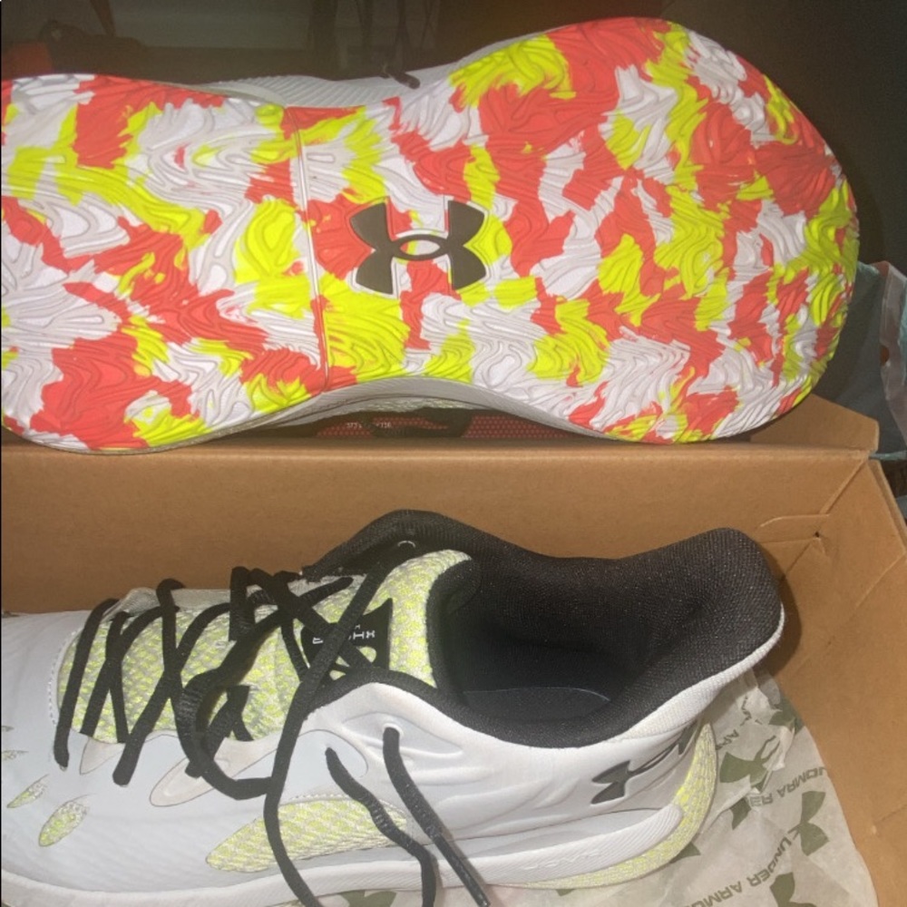 Under Amour Basketball shoe
